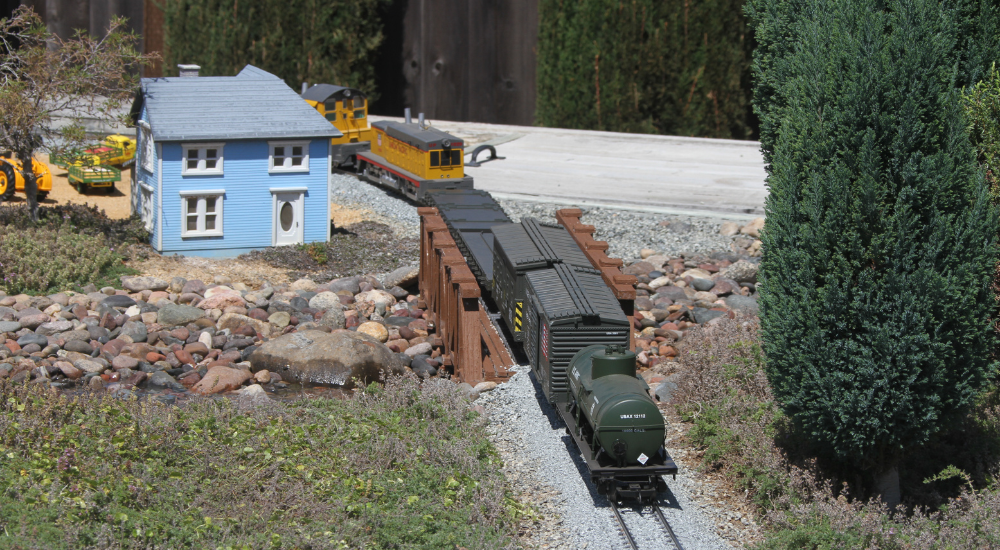 cảnh quan mô hình sa xe lửa